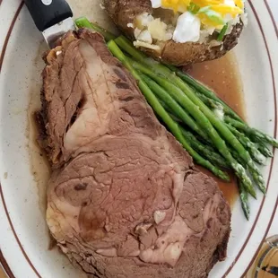 12 oz. Prime rib!! I think it was larger but it was on special. Food was great but the only compliant was the table for 2 wasn&apos;t big enough!