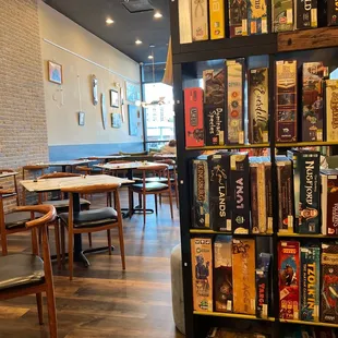 Love this place, good vegetarian options, coffee and fries