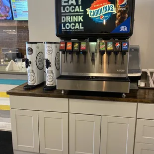 Drink station: sweet tea and unsweetened tea available