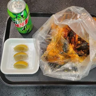 Daddy Sauce (Mix of Garlic Butter & Cajun Sauce)