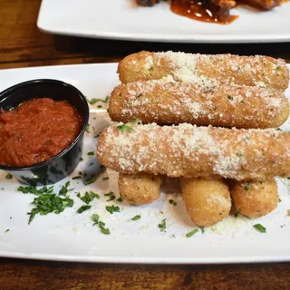 FRIED CHEESE STICKS (6)