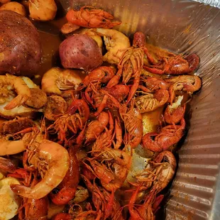 Most were tossed; hoping for reasonable sized crawfish, but you can still see alot of them here. Tiny mushy little crawdads.