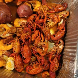 Most were tossed; hoping for reasonable sized crawfish, but you can still see alot of them here. Tiny mushy little crawdads.