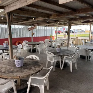 Fine outdoor dining Louisiana style