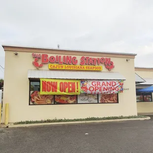 the outside of the restaurant