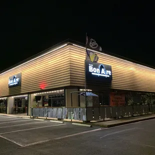 the outside of the restaurant