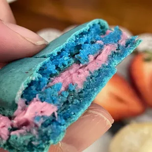 cotton candy macaron