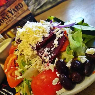 ows a plate of salad