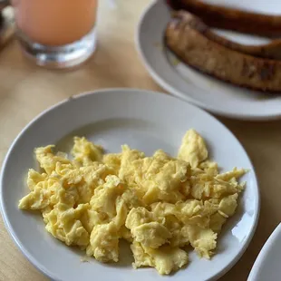 Scrambled Eggs and Side Smoked Apple &amp; Maple Chicken Sausage