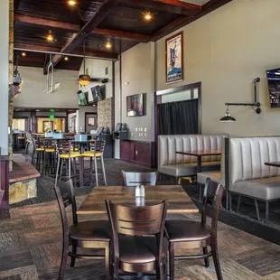 Dining area, which is great to watch your favorite sports teams play! Four big screens surrounding the room!