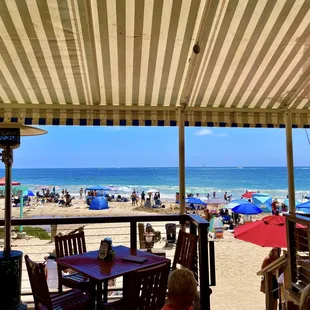 The Beachcomber Cafe ocean view !