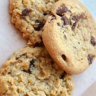 Tollhouse cookie &amp; oatmeal raisin