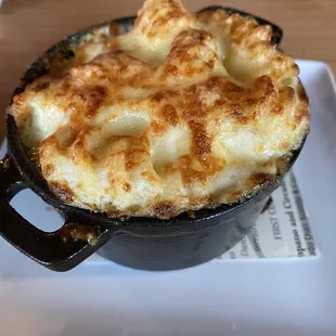 a dish of macaroni and cheese