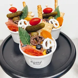 Single serve charcuterie cup