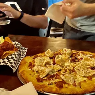 Tipsy Pig Pizza   Large 16"