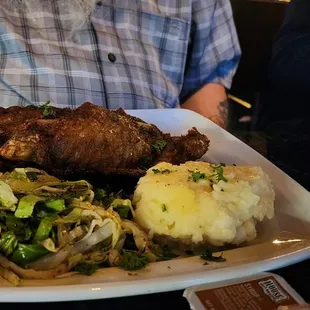 Turkey wings with mashed potatoes