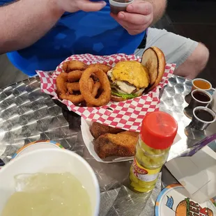 Au jus serious burger with onion rings