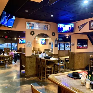 sushi and sashimi, interior