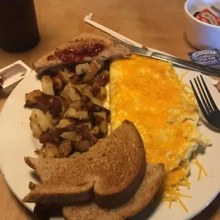 a plate of breakfast food