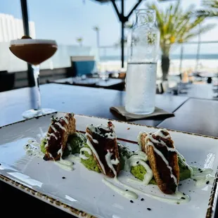 Tuna tartare tacos