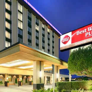 The Brass Elephant Restaurant &amp; Lounge at the Best Western Plus Grosvenor Hotel