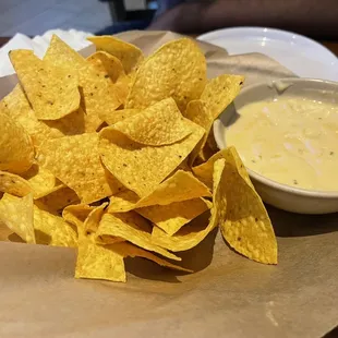 QUESO DIPS &amp; CHIPS
