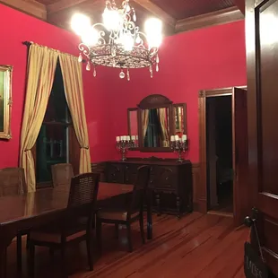 Ladies (bridesmaid) room