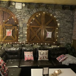 Back area with a fireplace