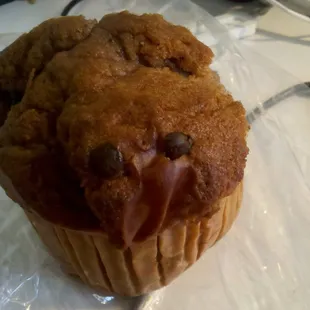 chocolate chip muffin