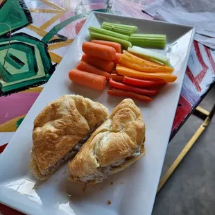a sandwich and carrots on a plate