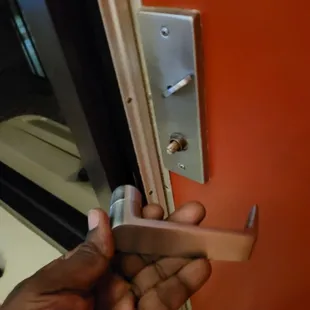 Door to the balcony handle falling off