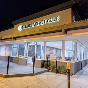 RIP Shari's but The Breakfast Club is coming soon! Molly Ringwald and Charlamagne approved! 09/22/24