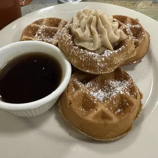 Seasonal : pumpkin waffles with cinnamon butter