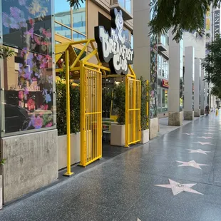 Very convenient in the heart of Hollywood!