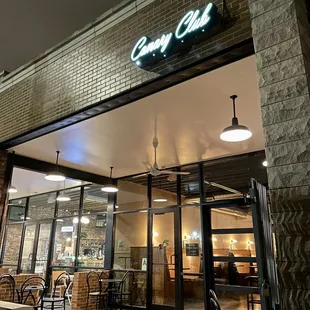 the outside of a restaurant at night