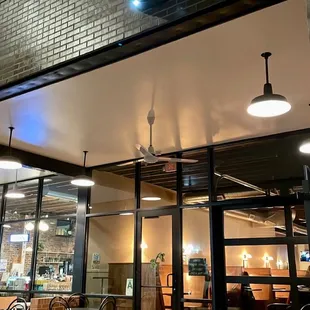 the outside of a restaurant at night