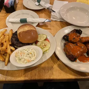 Kettle burger 3-pc wings with Buffalo sauce