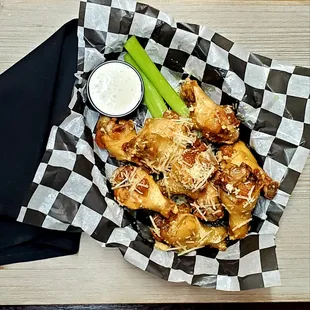 chicken wings and fried chicken, bbq chicken, bbq wings, chicken, chicken wings, fried chicken, poultry, food, fried chicken wings