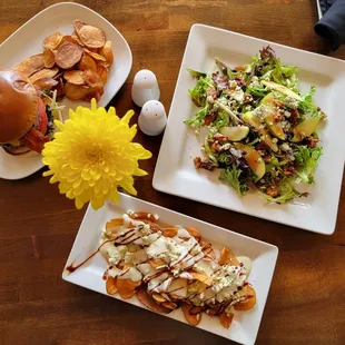 B&amp;B Burger, Gorgonzola Salad, Kettle Chips