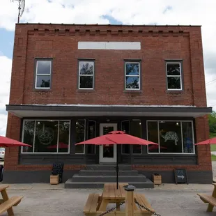 the outside of the restaurant