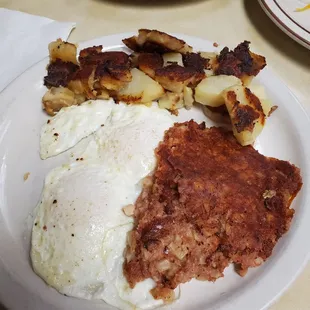 a plate of breakfast food