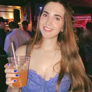 Bella T.