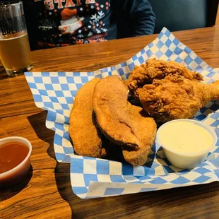 I&apos;ve never stopped by here without getting fried chicken and jojos. NEVER. So much yum.