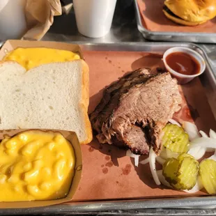 Single Meat Plate with Brisket and Macaroni.