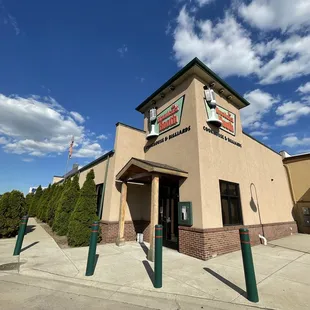 the outside of a restaurant