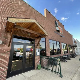 the outside of a restaurant