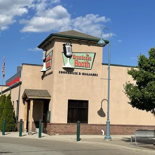 the outside of a restaurant