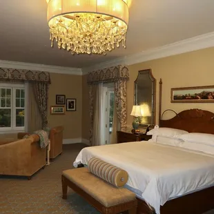 The Edith K. Gaylord Suite at The Broadmoor was a luxurious hotel suite nestled atop the Lakeside Building.