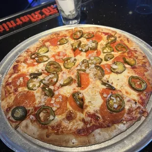 12&quot; pizza with pepperoni, jalapeño, and onion