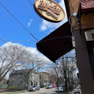 the outside of a restaurant